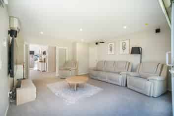 27A Comber Place, Johnsonville