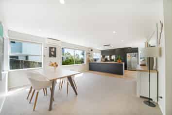 27A Comber Place, Johnsonville