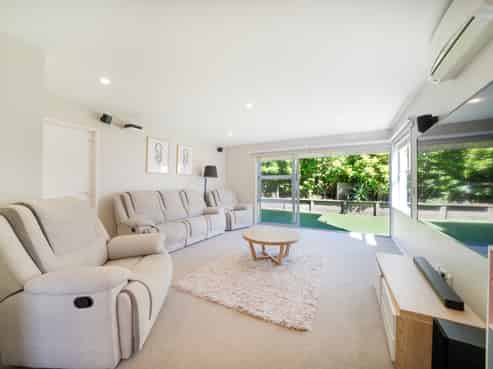 27A Comber Place, Johnsonville