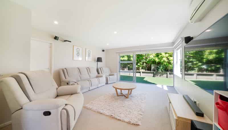 27A Comber Place, Johnsonville