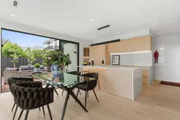 38 Straven Road, Riccarton