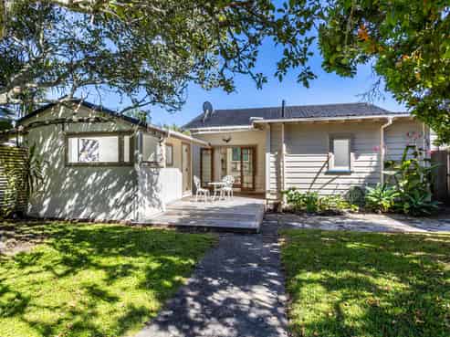 7 Edgars Road, Westmere