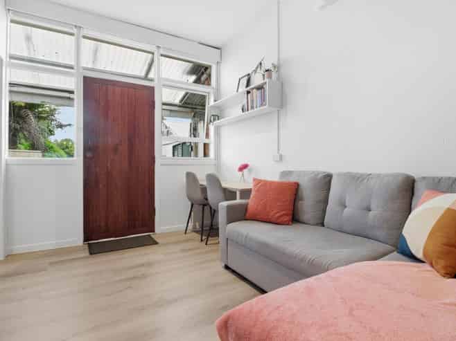 3/9 August Place, Greenlane