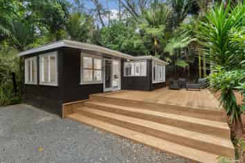 160 Laingholm Drive, Laingholm