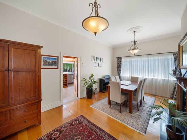 17 St Andrews Road, Epsom