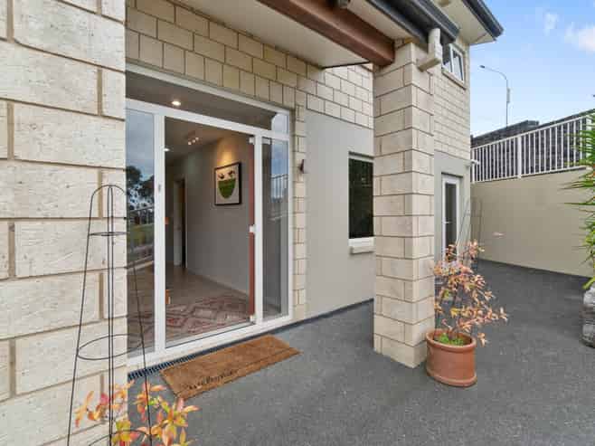 283 Hillsborough Road, Hillsborough