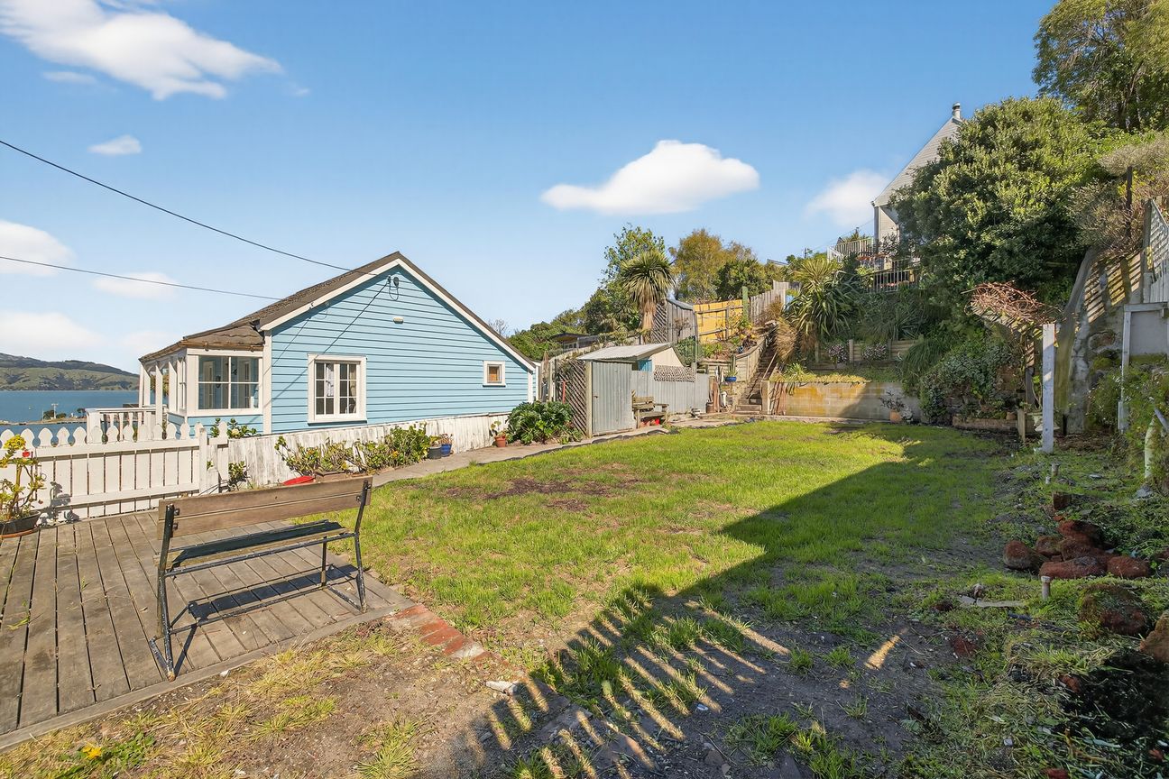 Act Now - Secure This Unique Lyttelton Section - Mehr