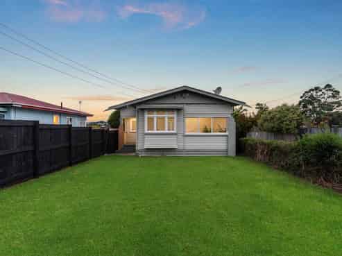 1584 Great North Road, Waterview
