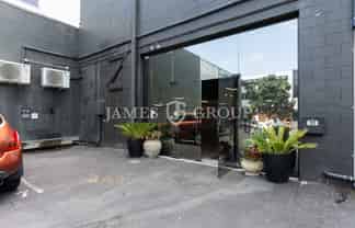 WELL LOCATED 328m² OFFICE SPACE