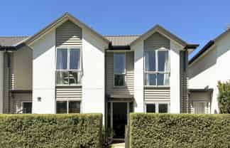 7 Yew Tree Lane, Middleton