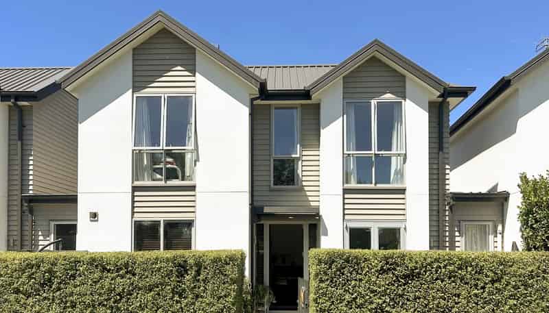 7 Yew Tree Lane, Middleton