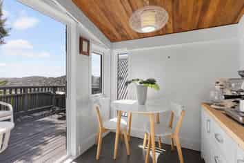 8 Preston Way, Ngaio