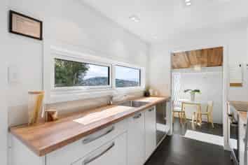 8 Preston Way, Ngaio