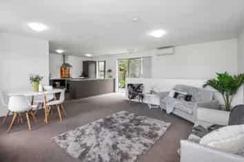 6/44 Owen Street, Newtown