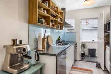 2/95A Freyberg Street, Lyall Bay