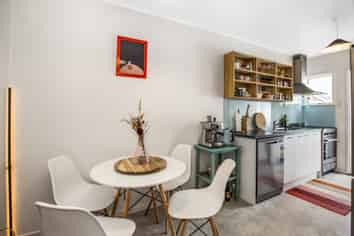 2/95A Freyberg Street, Lyall Bay