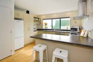 24 Brookvale Park, Stanmore Bay