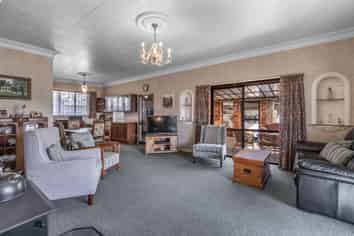 442 Queens Drive, WINDSOR