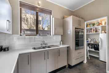 442 Queens Drive, WINDSOR