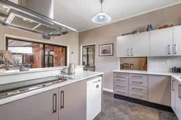 442 Queens Drive, WINDSOR