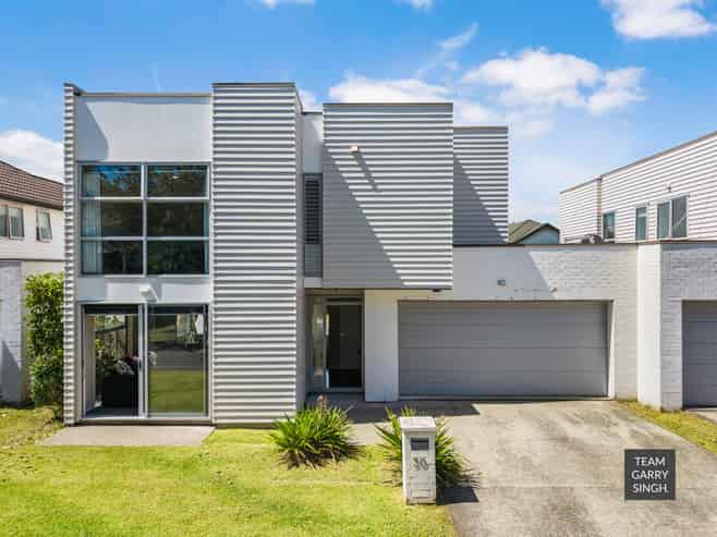30 Phar Lap Crescent, Takanini