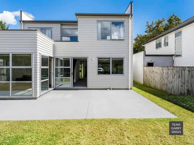 30 Phar Lap Crescent, Takanini