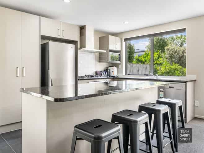 30 Phar Lap Crescent, Takanini