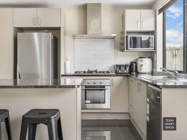 30 Phar Lap Crescent, Takanini