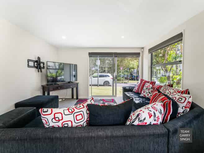 30 Phar Lap Crescent, Takanini