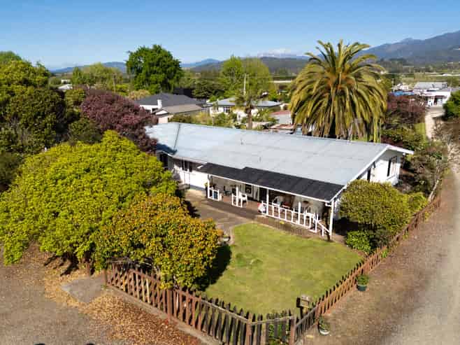 67 Main Road, Lower Moutere