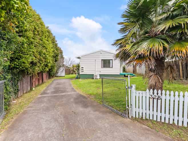 2/32 Maplesden Drive, Clendon Park