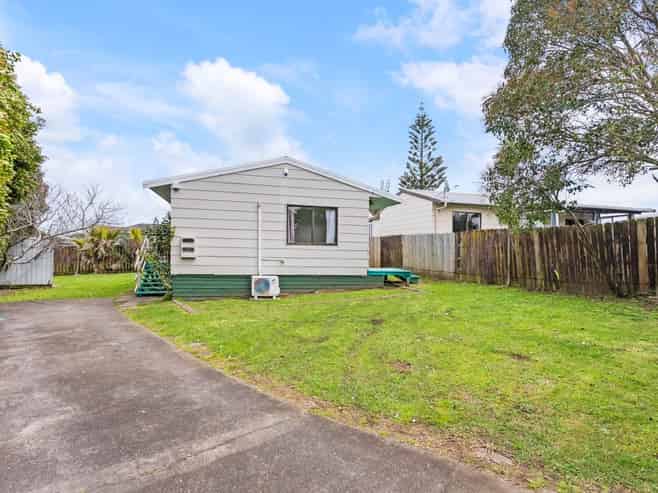 2/32 Maplesden Drive, Clendon Park