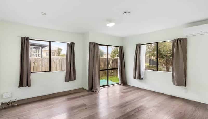 2/32 Maplesden Drive, Clendon Park