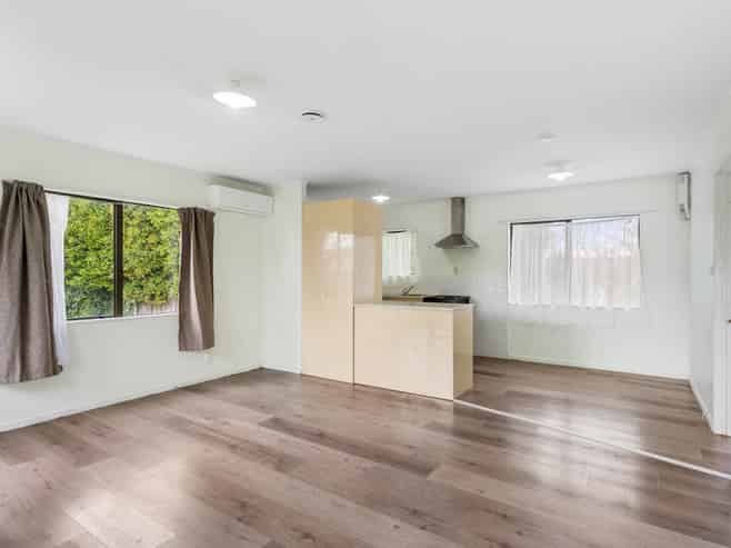 2/32 Maplesden Drive, Clendon Park