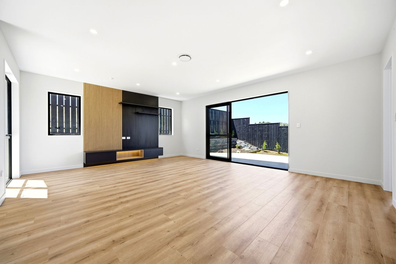 Single Level! Modern Living! Brand New! - Mehr