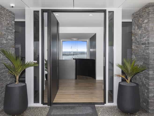 15 Omeo Crescent, Redcliffs