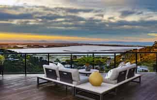 15 Omeo Crescent, Redcliffs