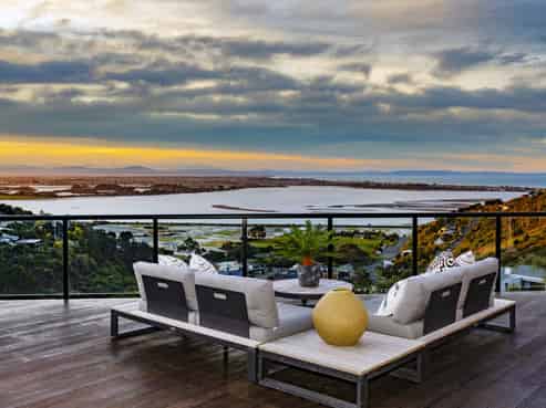 15 Omeo Crescent, Redcliffs