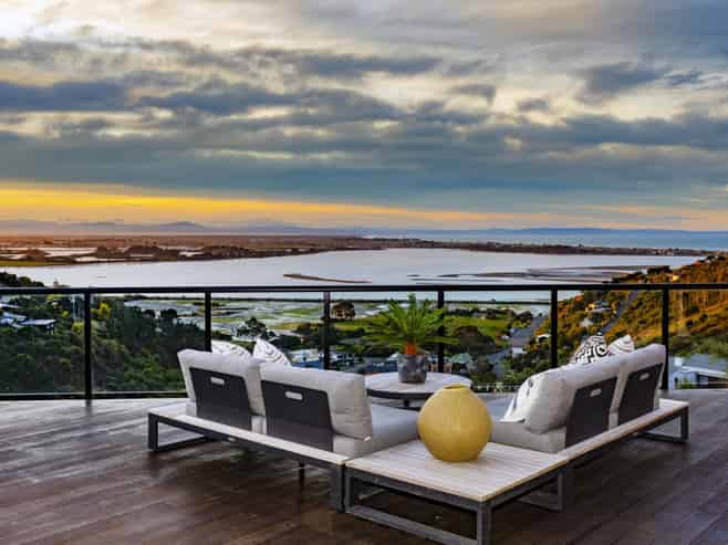 15 Omeo Crescent, Redcliffs