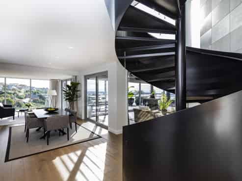 15 Omeo Crescent, Redcliffs