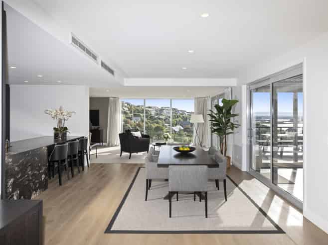 15 Omeo Crescent, Redcliffs