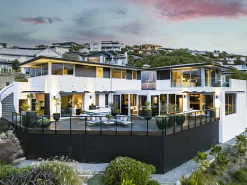 15 Omeo Crescent, Redcliffs