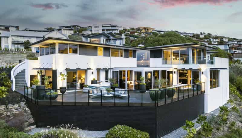 15 Omeo Crescent, Redcliffs