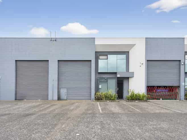 Quality and location – 279sqm office/warehouse