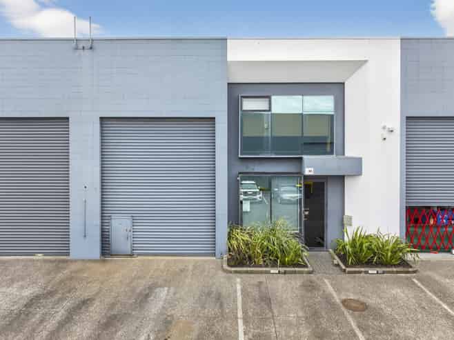 Quality and location – 279sqm office/warehouse