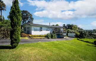 353 Whangaparoa Road, Red Beach