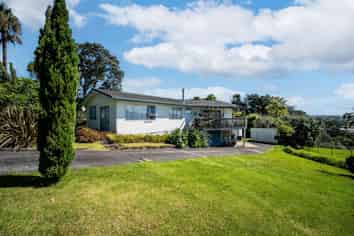 353 Whangaparoa Road, Red Beach