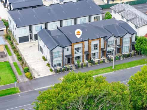 8/113 Knighton Road, Hillcrest