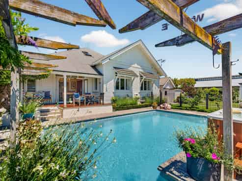 503 King Street South, Hastings