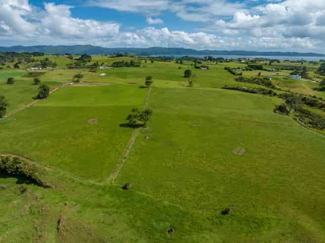 312 Grahams Beach Road, Manukau Heads